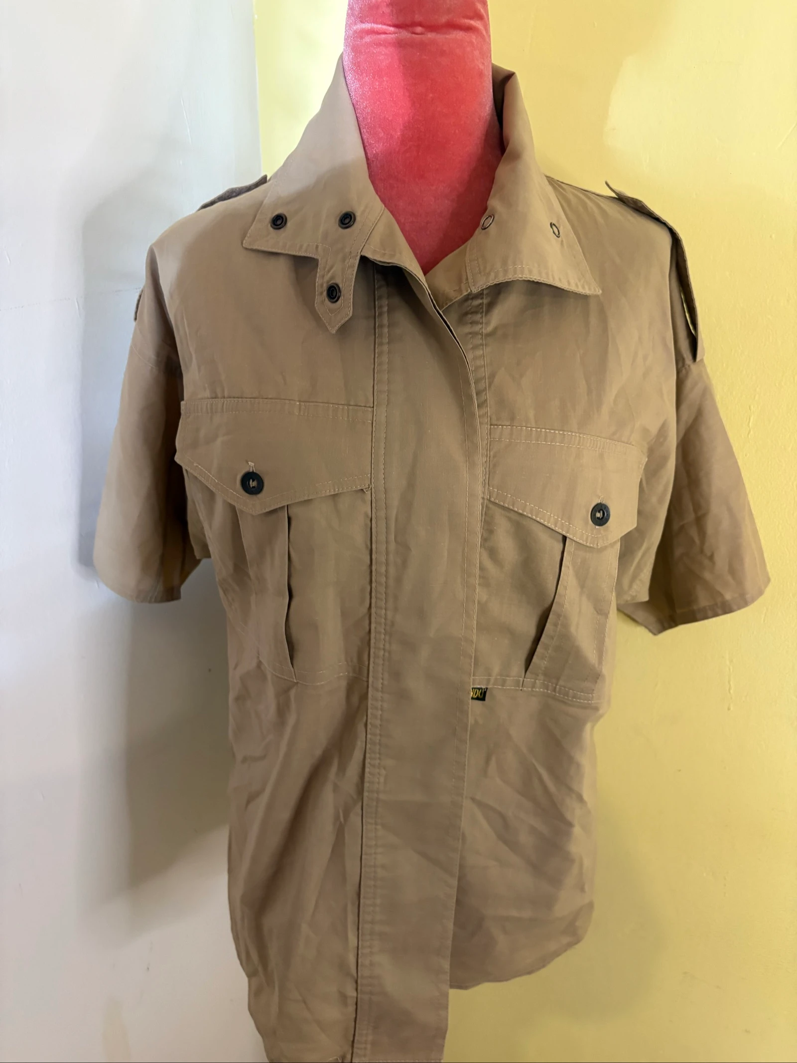 Camisa Safari Oversized Bege com Bolsos e Dragonas 